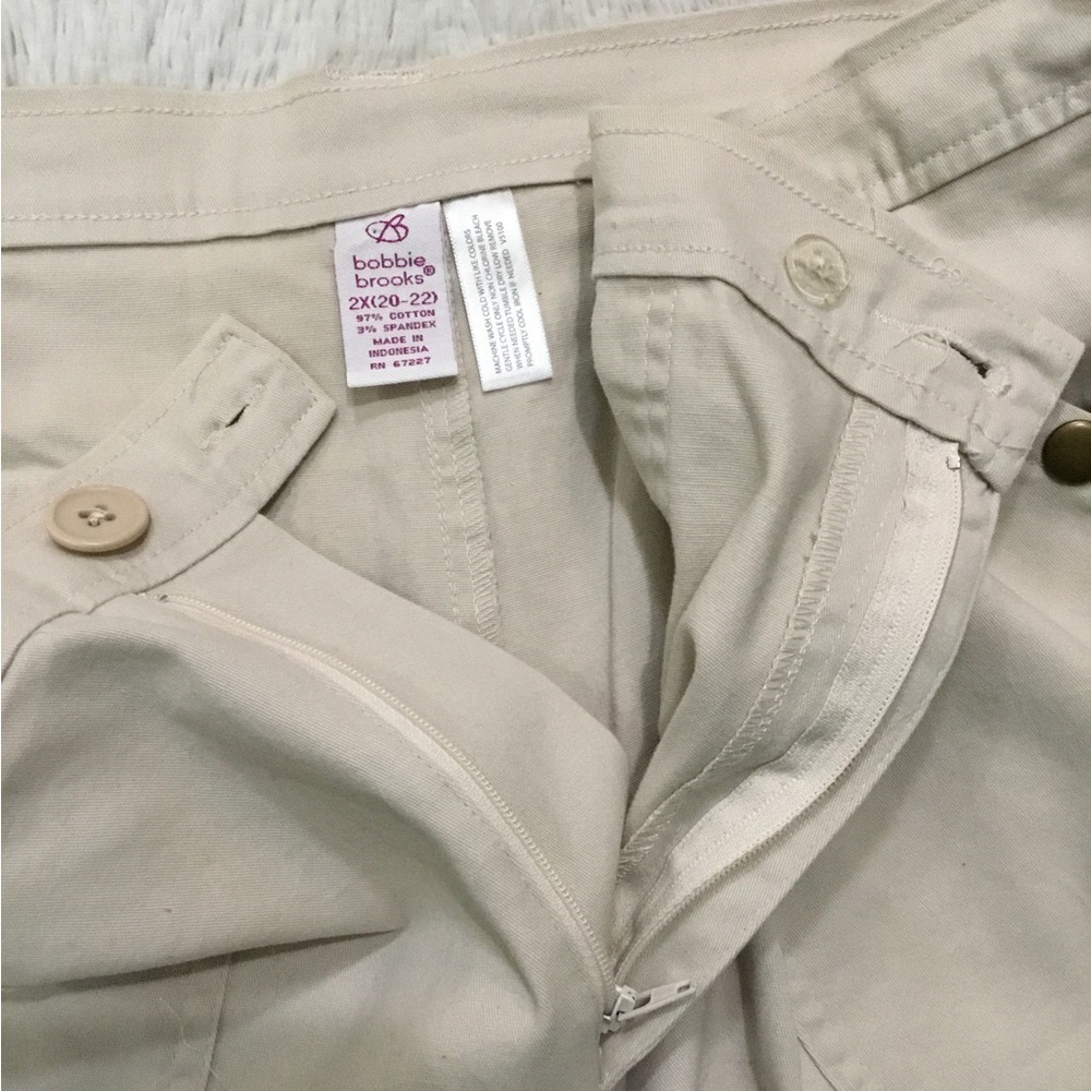 Bobbi Brooks Stretch beige bermuda shorts Woman’s size 2X (20-22) - Picture 4 of 12